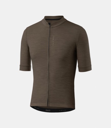 men-cycling-jersey-merino-turkishcoffee-essential-front-pedaled.jpg