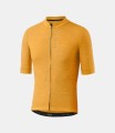 men-cycling-jersey-merino-goldenyellow-essential-front-pedaled.jpg