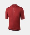 men-cycling-jersey-sundriedtomato-mirai-front-pedaled.jpg