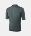 men-cycling-jersey-darkslate-mirai-front-pedaled.jpg