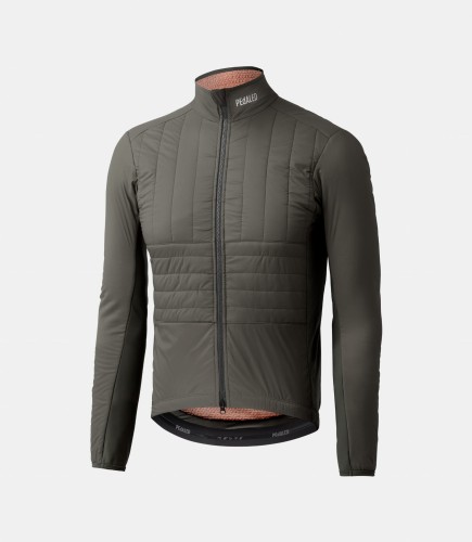 men-cycling-insulated-jacket-grey-polartec-odyssey-front-pedaled.jpeg