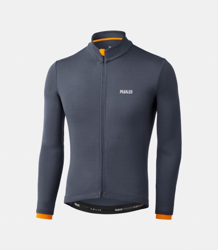 men-cycling-merino-long-sleeve-jersey-blue-essential-front-pedaled.jpeg