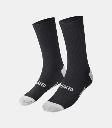 cycling-thermo-socks-primaloft-black-essential-pedaled.jpeg
