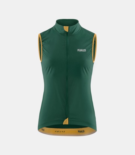 women-cycling-vest-windproof-green-essential-front-pedaled.jpeg