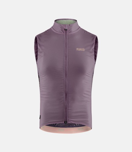 men-cycling-insulated-vest-lilac-polartec-element-front-pedaled.jpeg