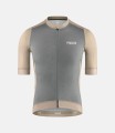 men-cycling-jersey-beige-element-front-pedaled.jpeg