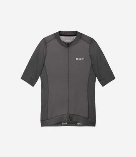 men-cycling-mesh-jersey-stormy-sea-element-front-pedaled.webp