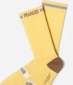 cycling-socks-reflective-light-yellow-odyssey-detail-pedaled.webp