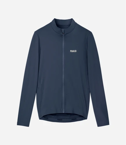 27WJSEL64PE_01_men-cycling-long-sleeve-jersey-total-eclipse-element-front-pedaled.webp