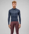 27WJSEL64PE_02_men-cycling-jersey-long-sleeve-total-eclipse-element-total-body-front-pedaled.webp