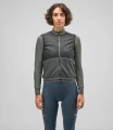 27WTVOD49PE_04_women-cycling-thermal-light-alpha-vest-forest-green-odyssey-total-body-front-pedaled.webp