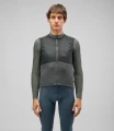 27WTVOD49PE_03_men-cycling-thermal-light-alpha-vest-forest-green-odyssey-total-body-front-pedaled.webp
