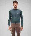 27WMJOD71PE_02_men-cycling-jersey-windblock-long-sleeve-dark-slate-odyssey-total-body-front-pedaled.webp
